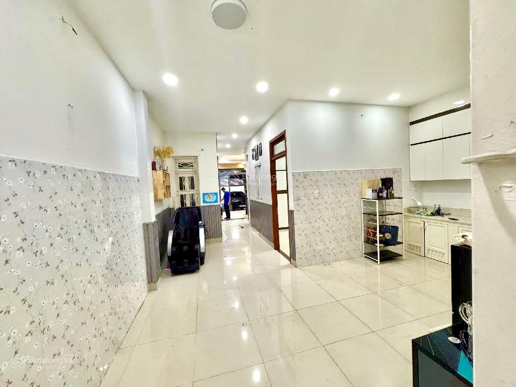 Nhà sát phố Tô Hiệu, Hoà Bình, gần Đầm Sen - 5.5 x 25m - nở hậu tài lộc - nhỉnh 70tr/m2