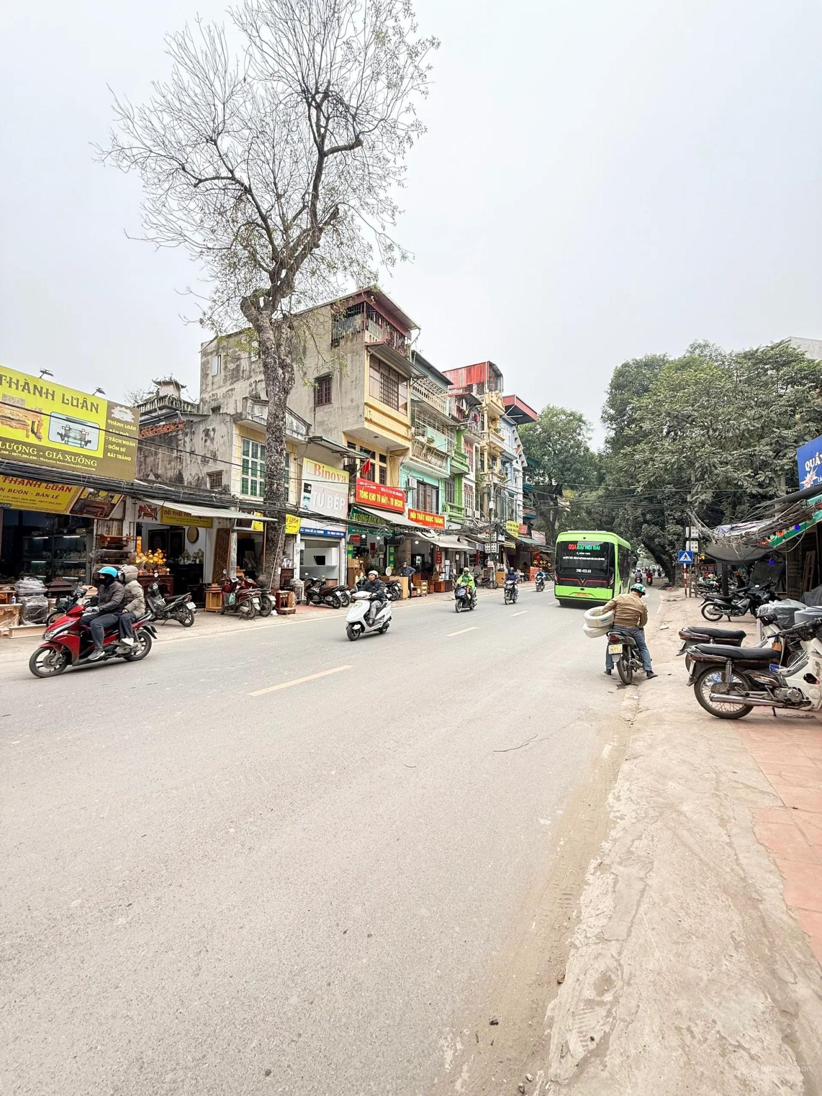 Nhà 10 tầng 90m2 giá 60 tỷ, mặt phố Đê La Thành