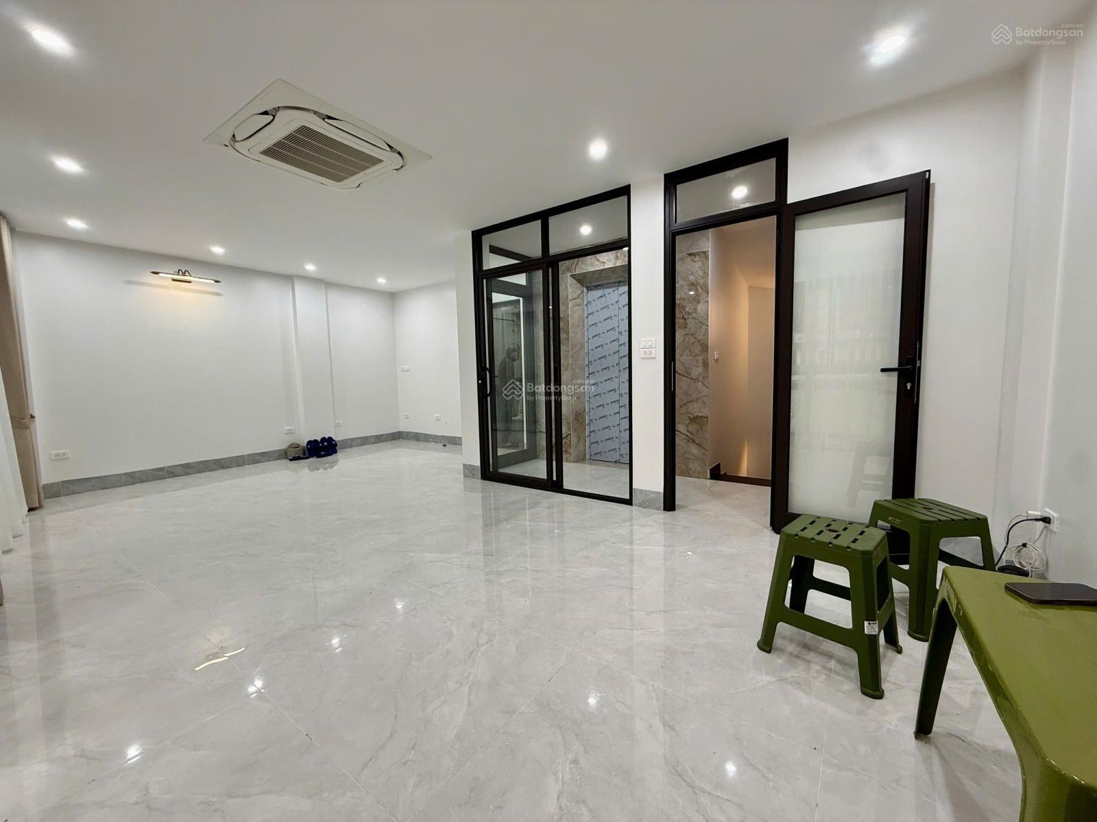 Nhà 10 tầng 90m2 giá 60 tỷ, mặt phố Đê La Thành