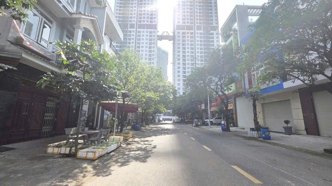 Bán lô đất GS2 BigC GO Dĩ An phường Đông Hoà - TP. HCM; DT 90m2 - Ngang 5m; Giá rẻ nhất khu 8.2 tỷ Bán lô đất GS2 BigC GO Dĩ An phường Đông Hoà - TP. HCM; DT 90m2 - Ngang 5m; Giá rẻ nhất khu 8.2 tỷ