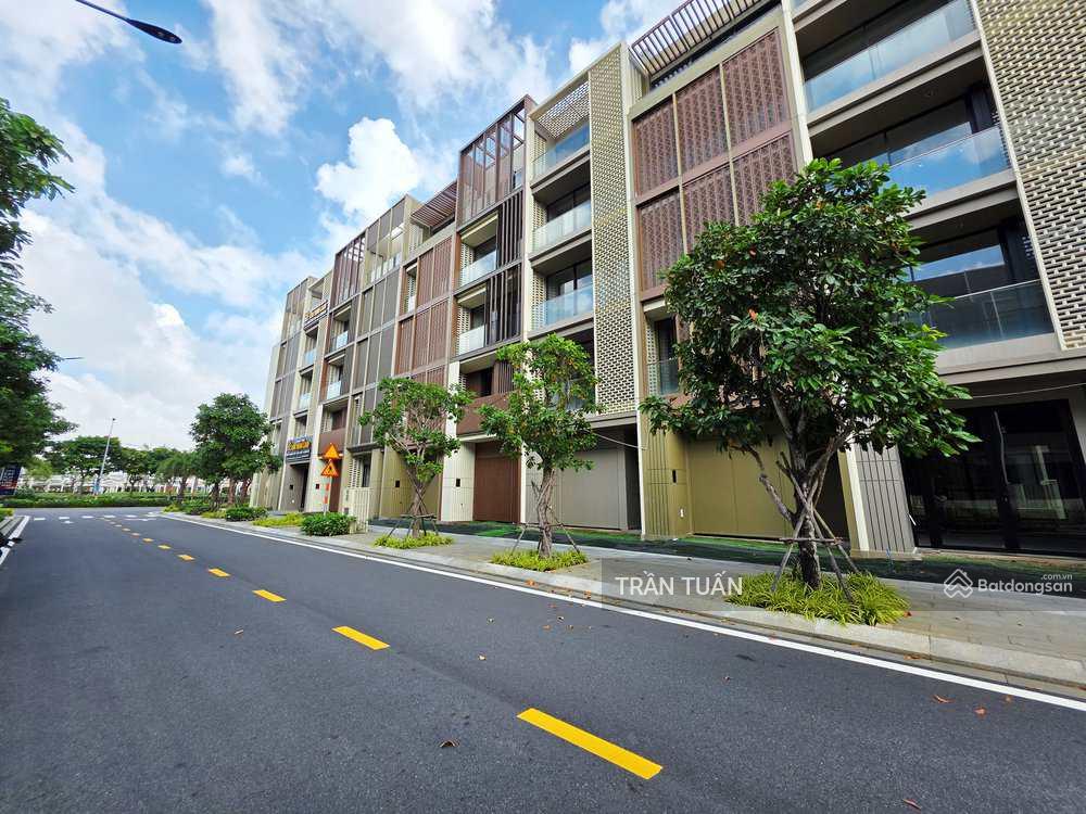 The Global City hoàn thiện (Soho) bán gấp trước tết 33 tỷ. Đang có HĐ thuê, sổ hồng riêng. The Global City hoàn thiện (Soho) bán gấp trước tết 33 tỷ. Đang có HĐ thuê, sổ hồng riêng.