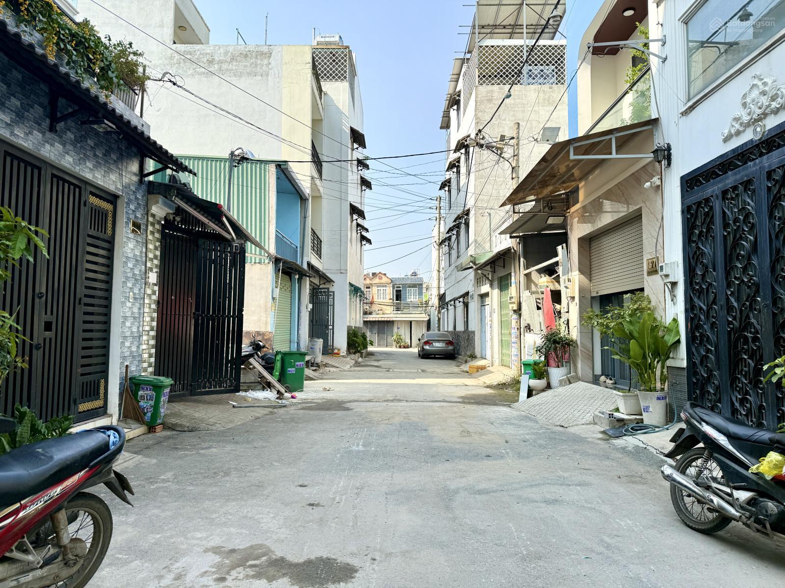 Nhà ngay bên chợ Cầu Đồng và Ngã Tư Ga, DT:4x17M, Lửng, 3 Lầu, 4PN, P.thờ, Sân thượng, 6.88 tỷ