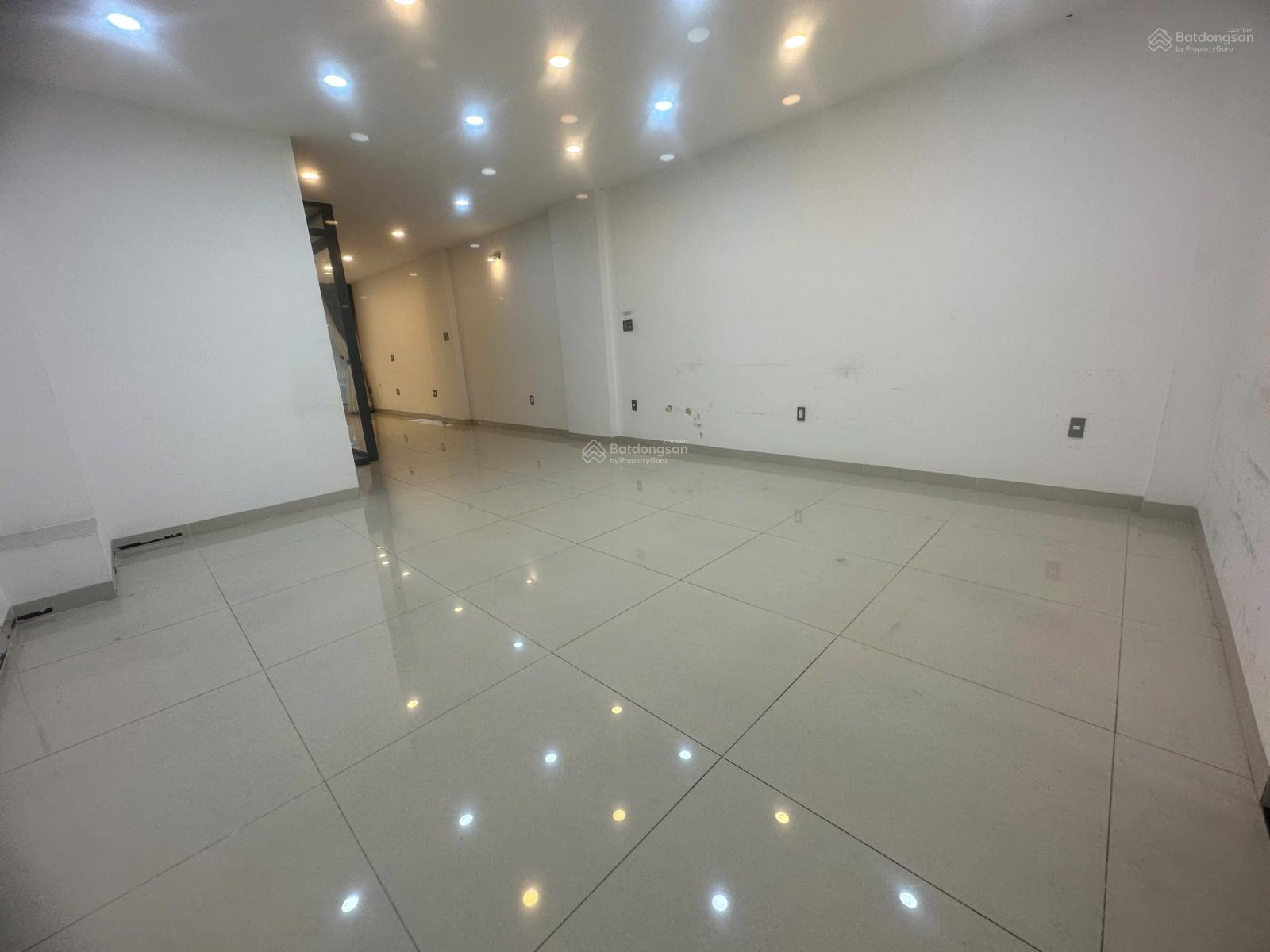 Cho thuê Văn phòng 75m2. Giá 16tr/th tại Him Lam Kênh Tẻ. Sàn mới , đẹp .