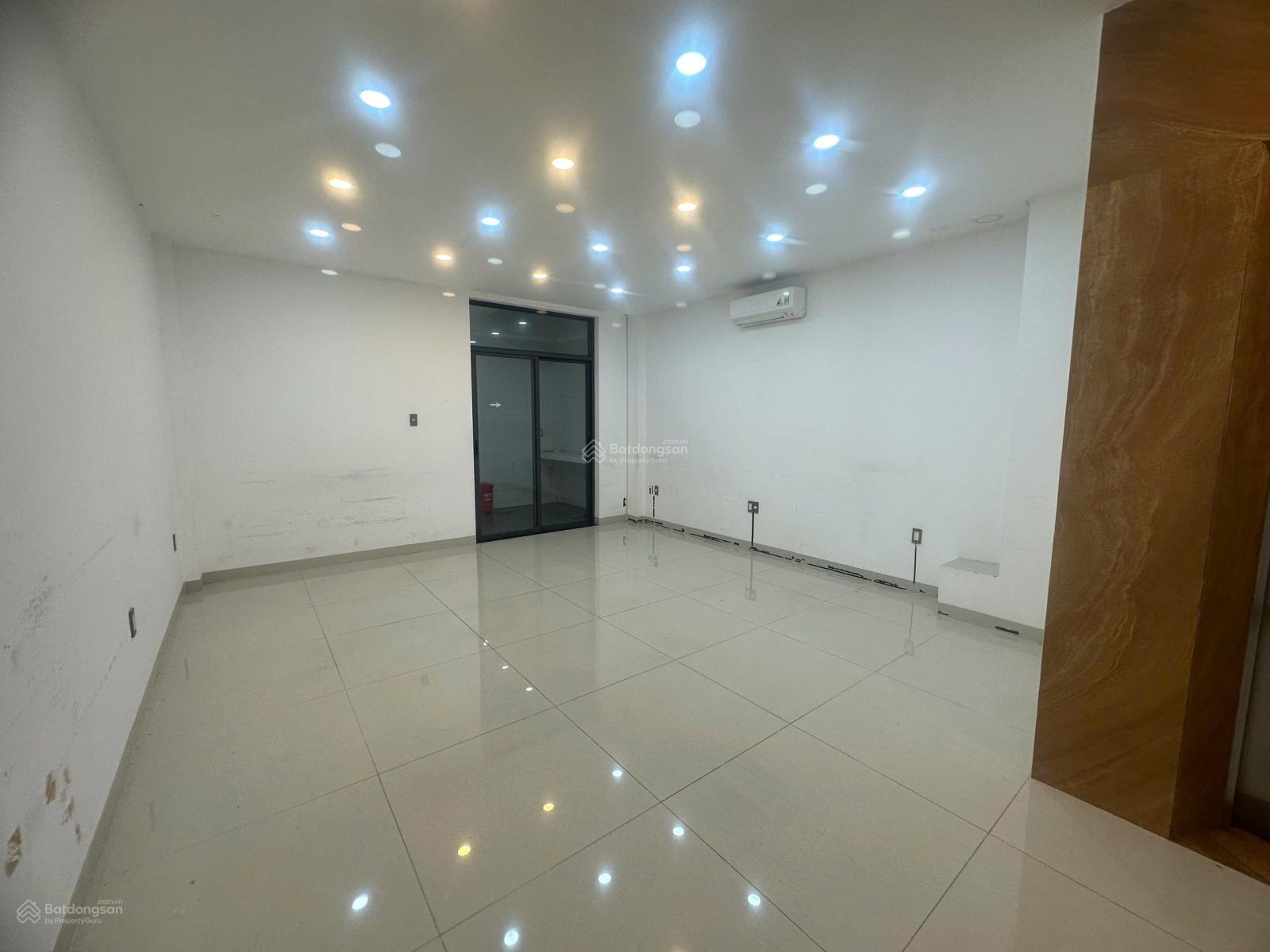 Cho thuê Văn phòng 75m2. Giá 16tr/th tại Him Lam Kênh Tẻ. Sàn mới , đẹp .