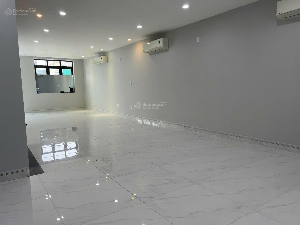 Cho thuê Tòa Nhà Văn phòng tại Him Lam. Giá 95tr/th . Dt sàn 500m2, có thang máy .