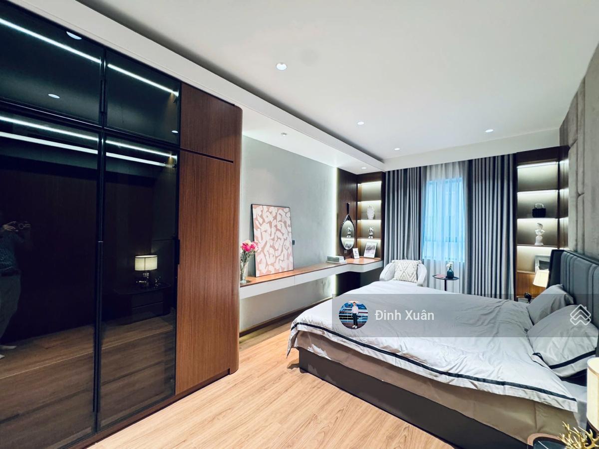 Bán gấp nhà tập thể tầng 2 ngay phố Nguyễn Thái Học - 80m2 - ô tô - thoáng sáng - full đồ ở ngay