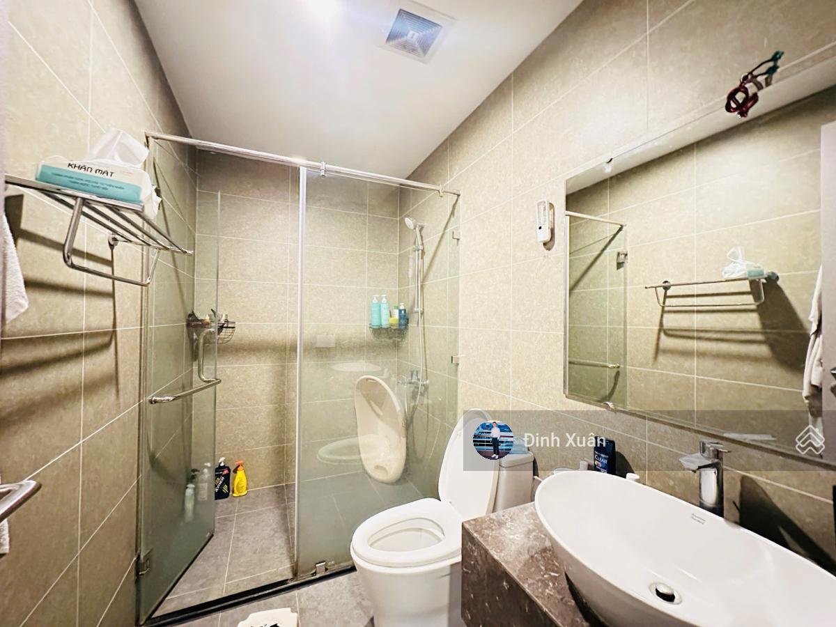 Bán gấp nhà tập thể tầng 2 ngay phố Nguyễn Thái Học - 80m2 - ô tô - thoáng sáng - full đồ ở ngay