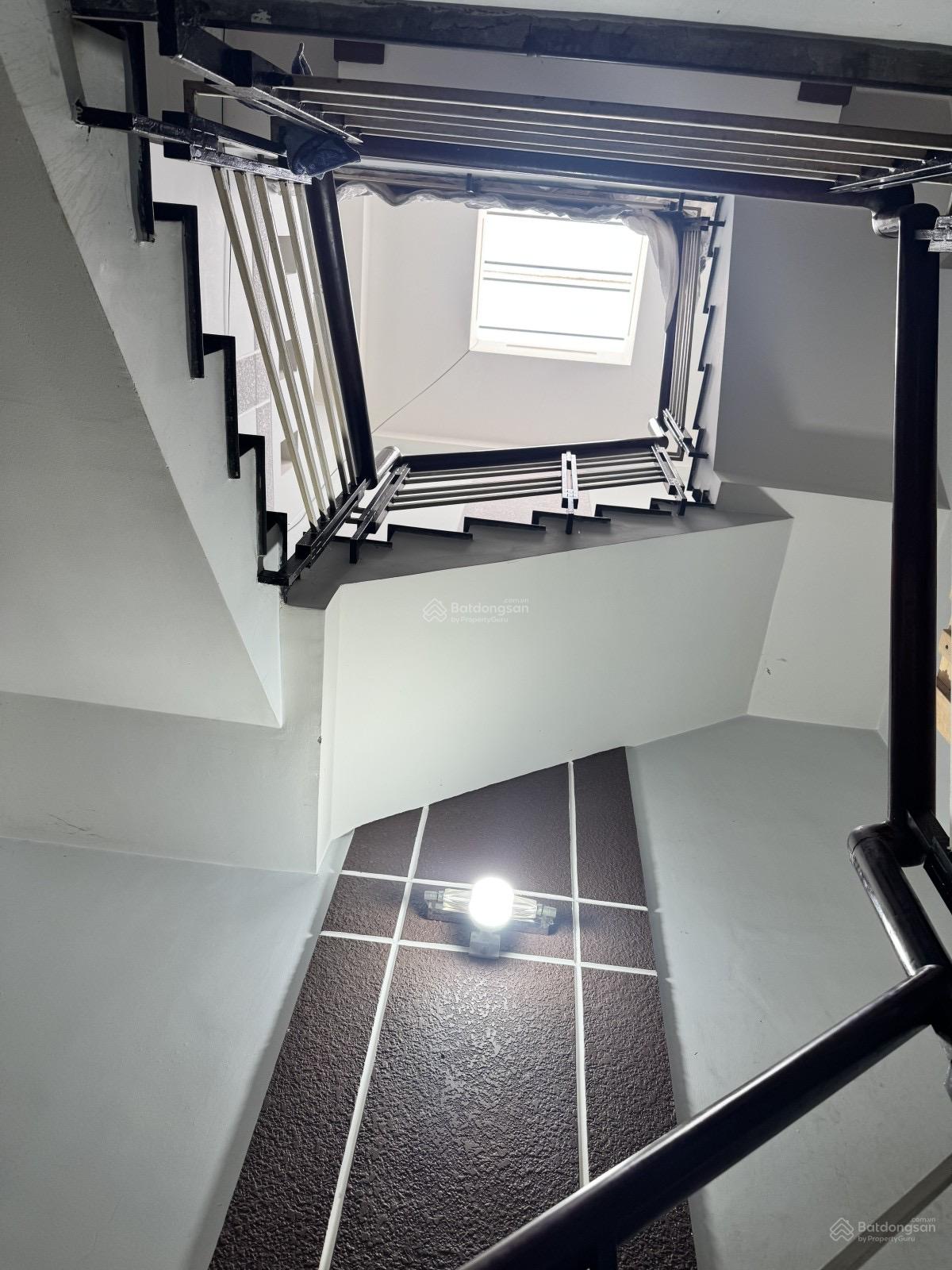 Bán NR 4 tầng tại Nguyễn Thị Tần, 6,8 tỷ, 54m2, hàng hot