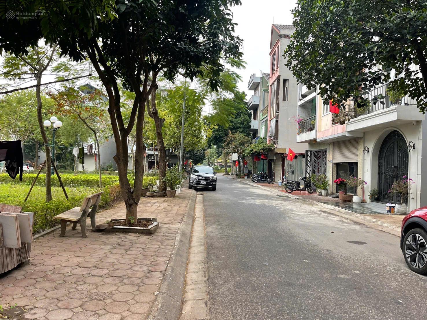 Bán nhà tái định cư giang biên, 40m2 giá tốt