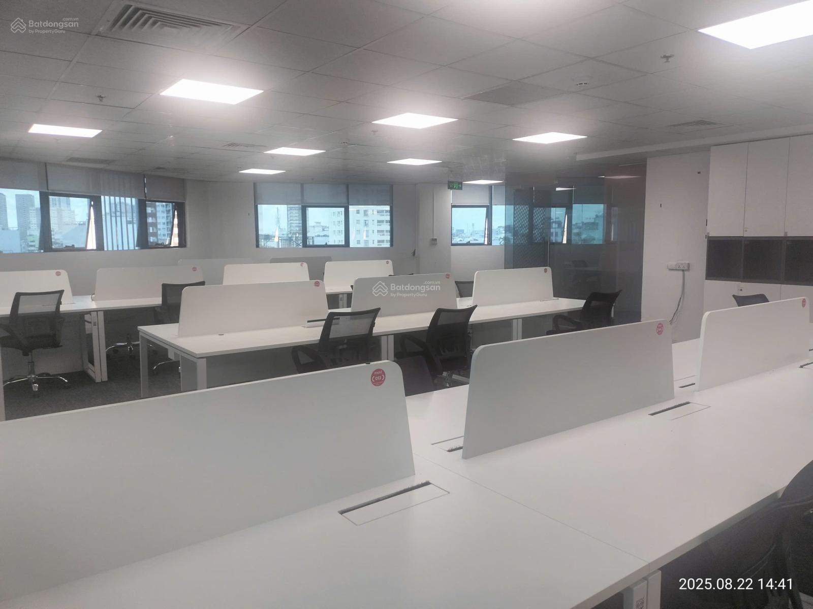 Cho thuê Văn phòng Bình Thạnh || sẵn Nội thất 60 người + 4 phòng chức năng..Giá: 100 triệu // 290m2