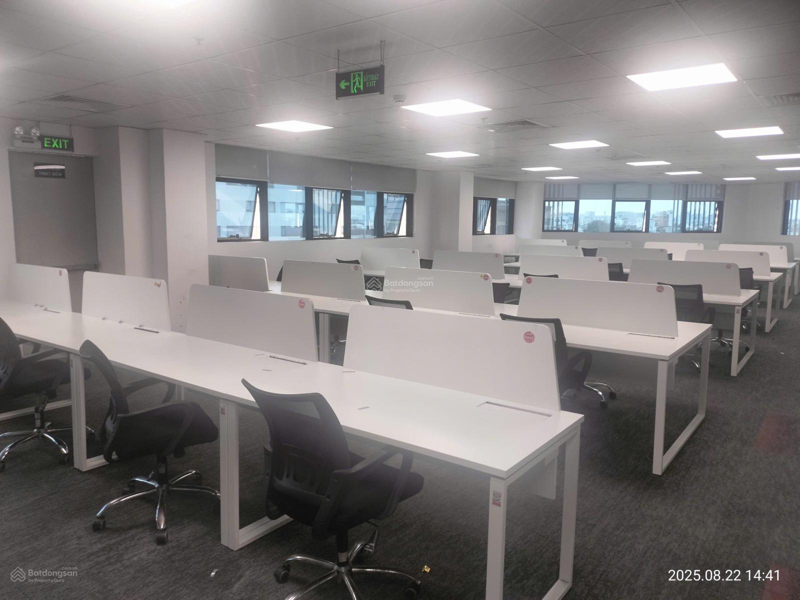 Cho thuê Văn phòng Bình Thạnh || sẵn Nội thất 60 người + 4 phòng chức năng..Giá: 100 triệu // 290m2