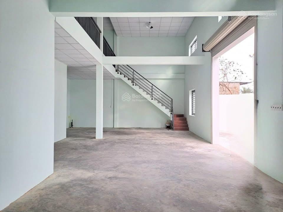 Cho thuê kho xưởng Dt 300m2 đường Xuân Thới Đông 1