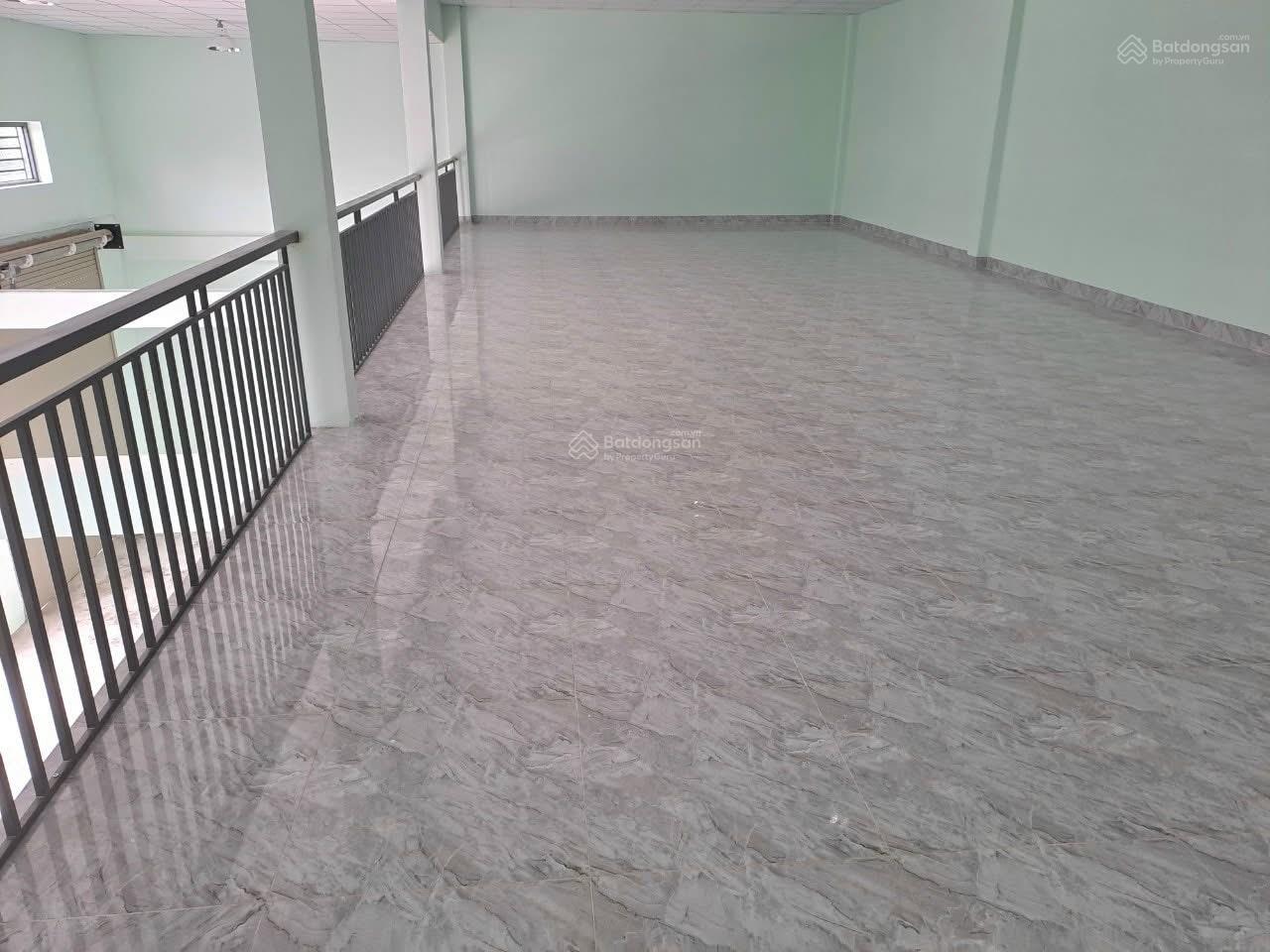 Cho thuê kho xưởng Dt 300m2 đường Xuân Thới Đông 1