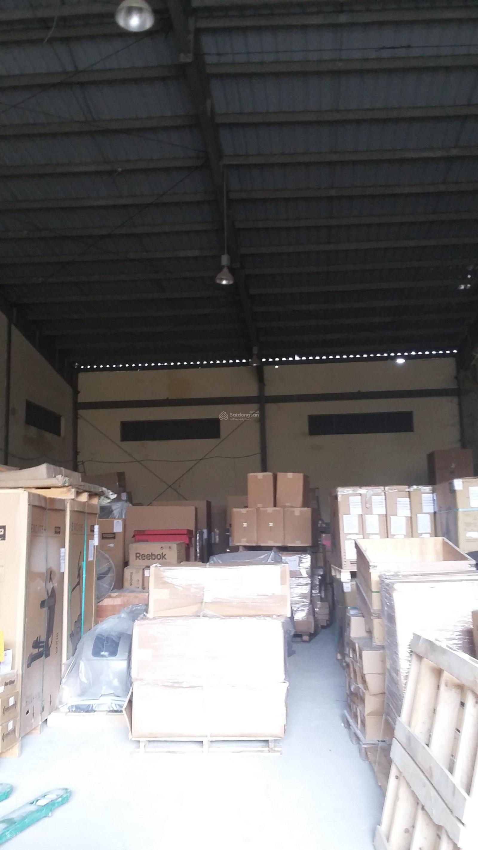 Cho thuê kho nhỏ Quận 7 DT 140m² xe cont tận cửa, bãi rộng bốc dỡ hàng hóa