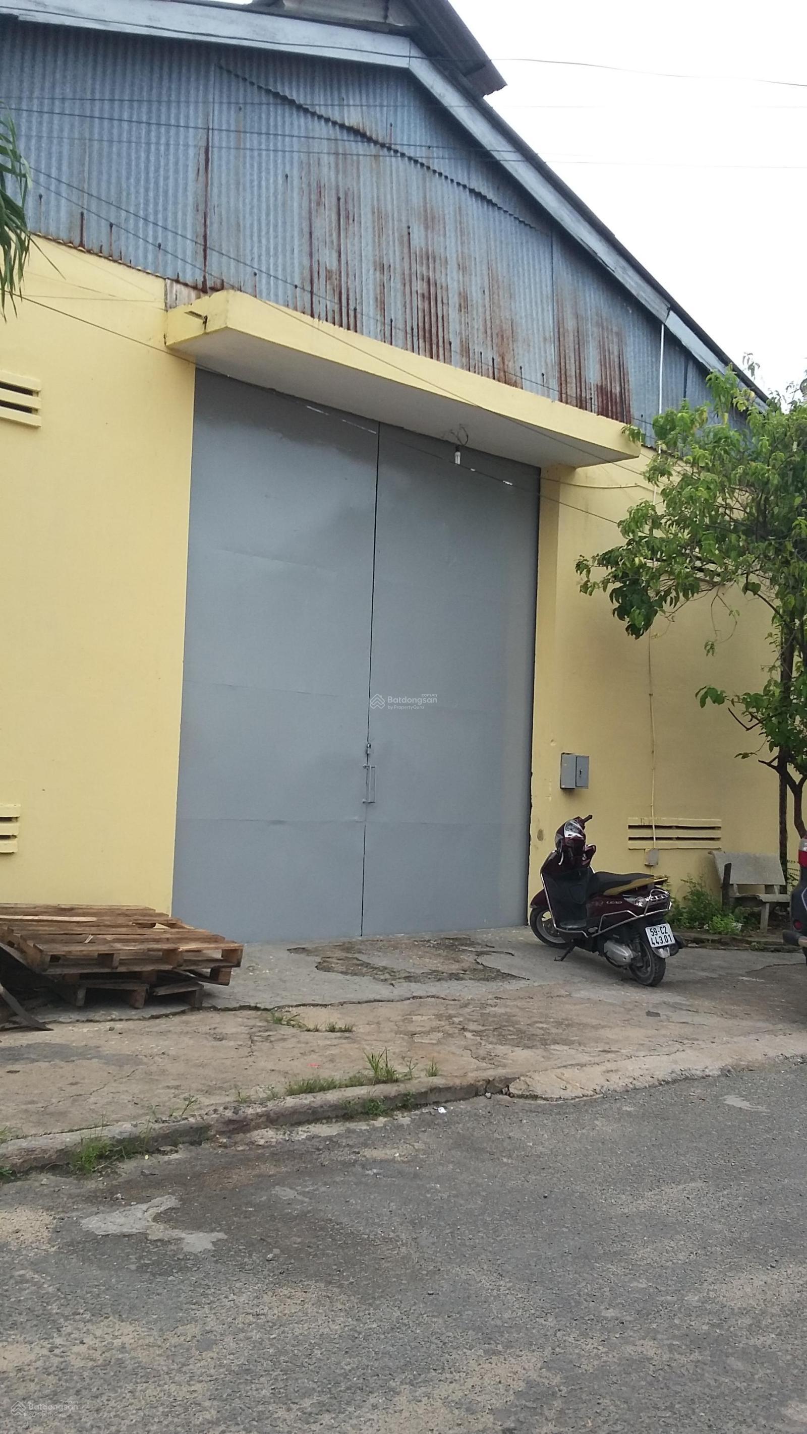 Cho thuê kho nhỏ Quận 7 DT 140m² xe cont tận cửa, bãi rộng bốc dỡ hàng hóa