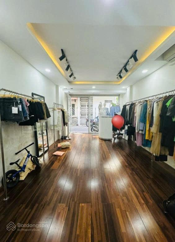 View Hà Đô Quận 10 - Hẻm xe hơi 5m thông - 42m2 ngang 3.6m, 3 tầng.