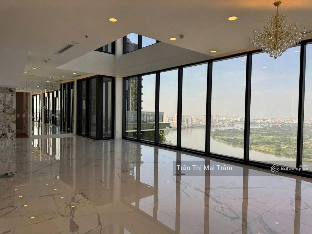 Duy nhất căn Penthouse, 347m2, có nội thất cơ bản chỉ 8000$ ở Lumiere Riverside
