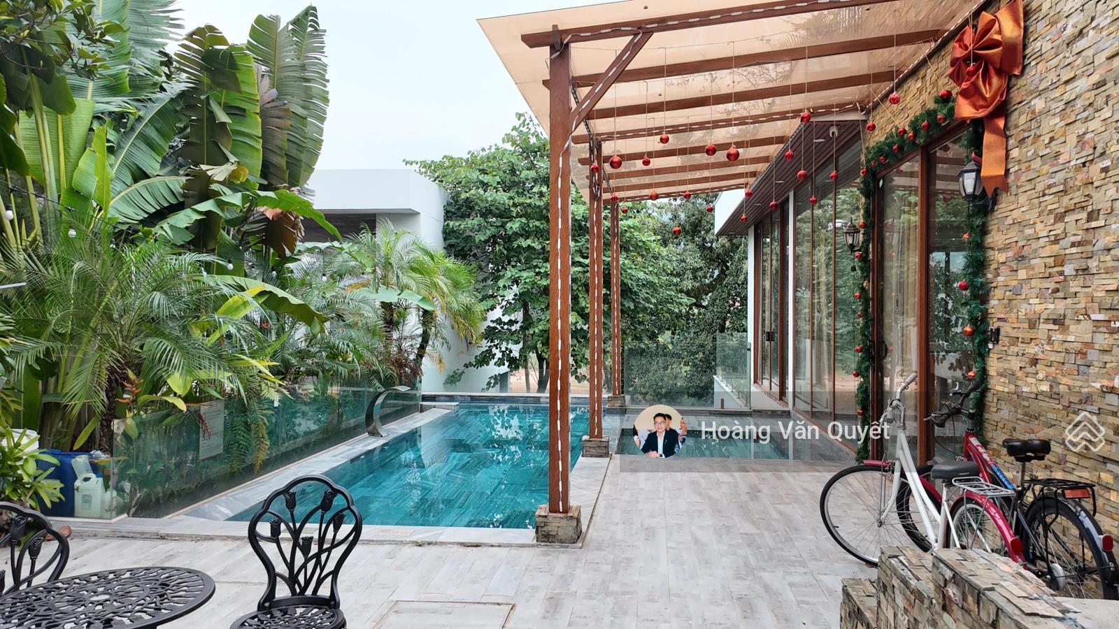 Bán biệt thự mặt hồ 250m2 Venus Resort kèm sân vườn 300m2 full nội thất 6PN sổ lâu dài 16,5 tỷ.