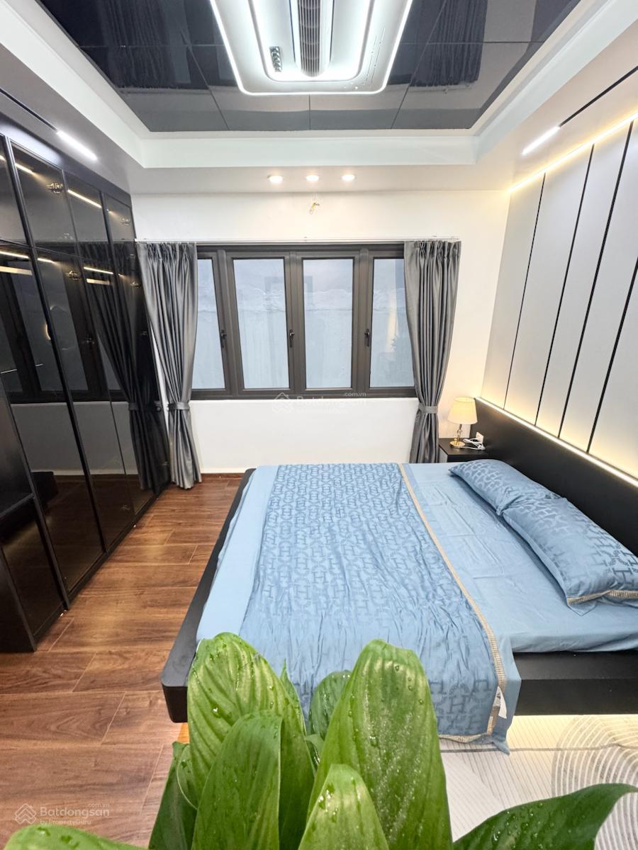 Gần phố , ngõ thông ba gác. Nhà đẹp full NT ở ngay, dân xây thoáng sáng. Dt 24m 5T mt4,1m giá 5,6ty