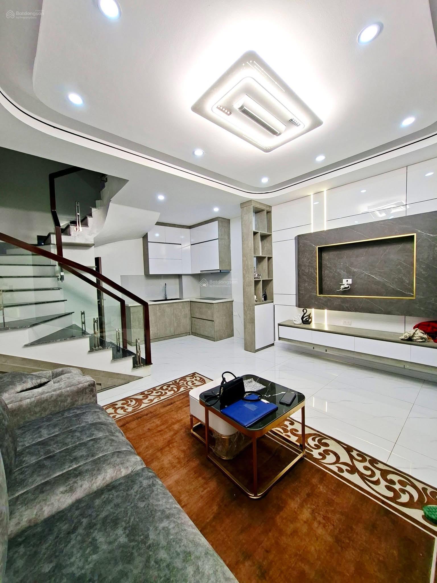 Nhà Đội Cấn, Văn Cao, nhà ở luôn đón tết, ngõ thông, ô tô 20m, thoáng trước sau, an ninh, dân trí