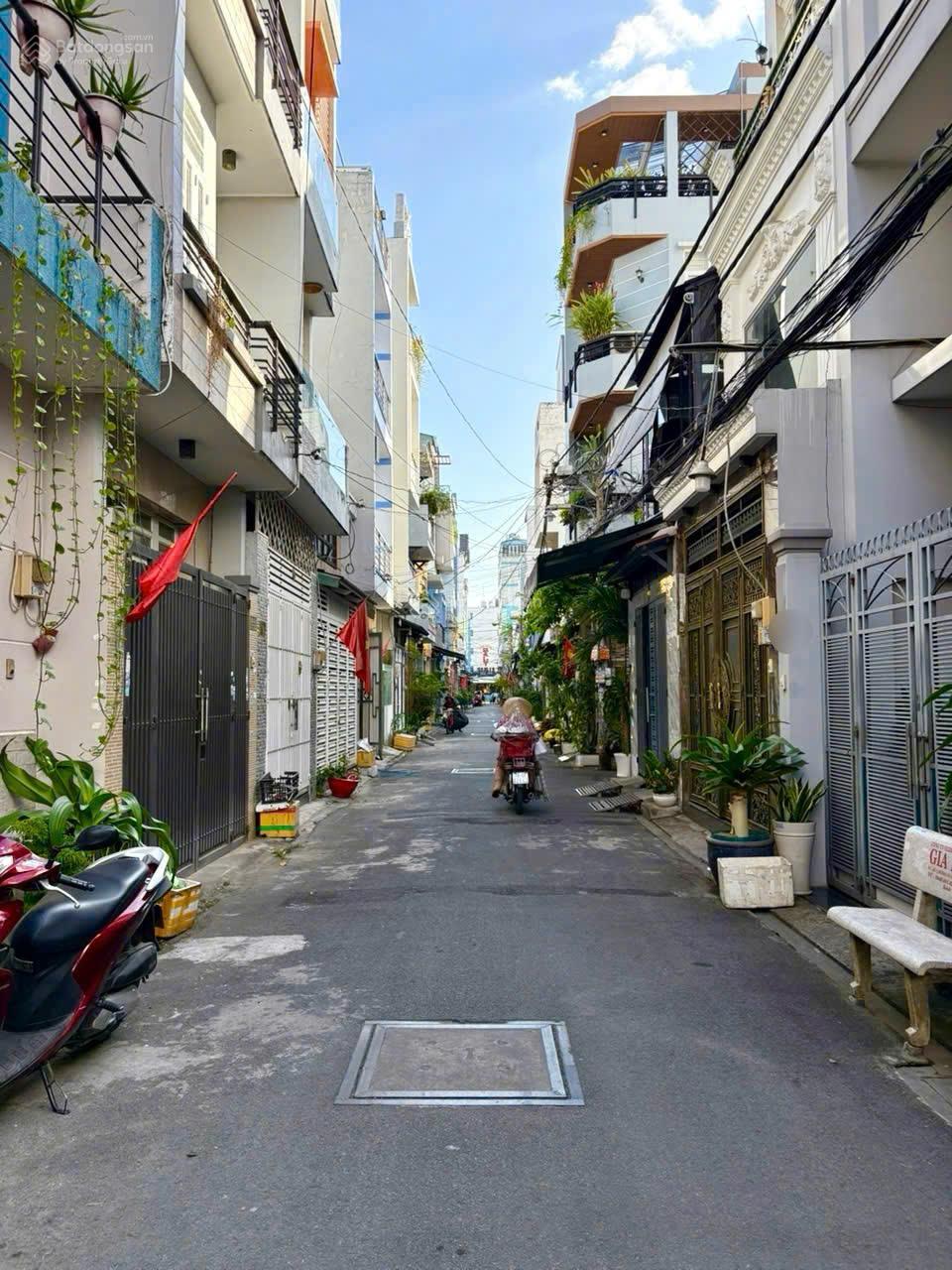 BÁN NHÀ HXH LÊ VĂN QUỚI, 4X11,7M, ĐÚC 3 TẦNG, GIÁ 6.1 TỶ THƯƠNG LƯỢNG.