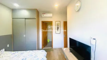 Cần cho thuê nhanh căn sân vườn Grand View, 3PN, dt 145m2 giá 26 tr/th. Lh 0946 956 ***