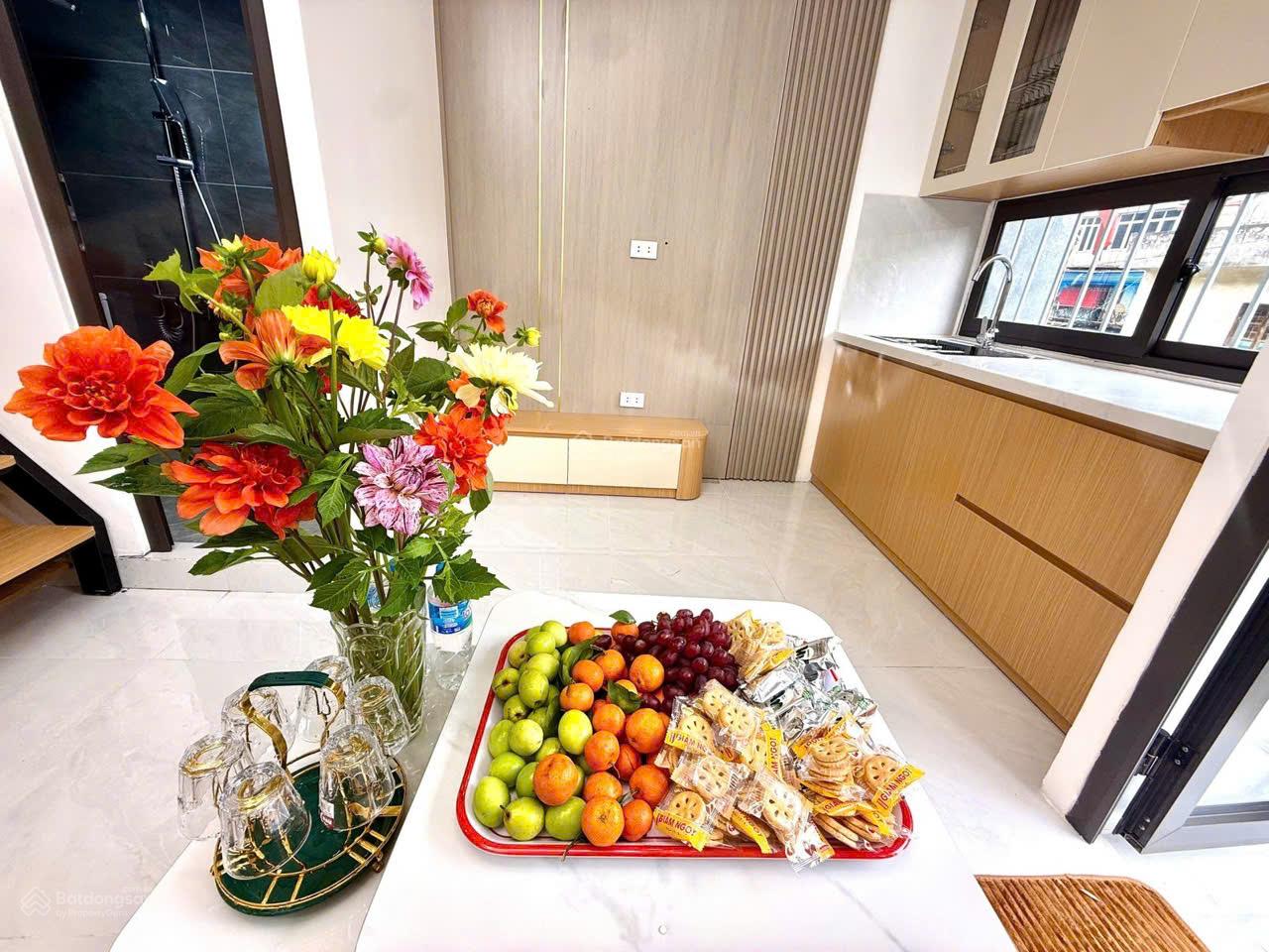 TẬP THỂ NGHĨA TÂN  Ô TÔ ĐỖ CỬA  TIỆN ÍCH BẠT NGÀN  ĐI BỘ 3 PHÚT TỚI TIỂU HỌC NGHÃ TÂN.