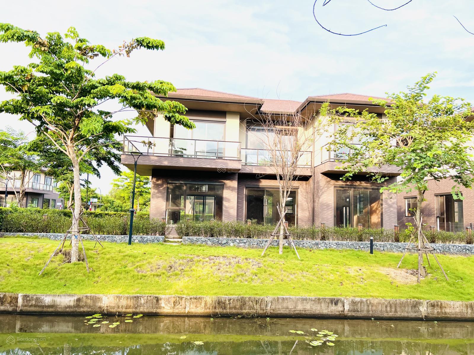 Biệt thự căn góc view kênh nhà xây sẵn mua giá gốc CĐT khu đô thị Waterpoint