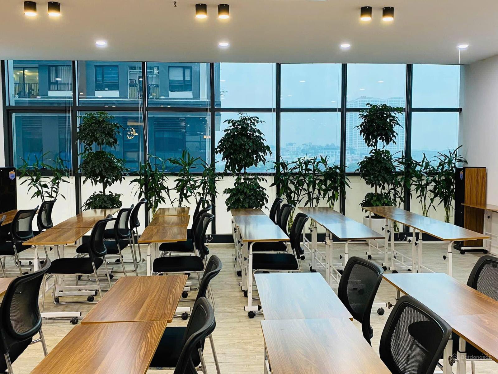 Chính chủ cho thuê văn phòng 350m2 full nội thất tại Ngoại Giao Đoàn giá ưu đãi 250k/m2