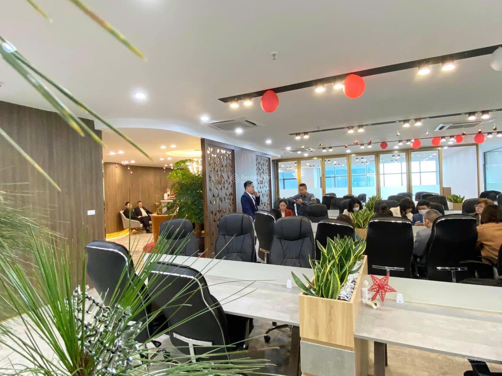 Chính chủ cho thuê văn phòng 350m2 full nội thất tại Ngoại Giao Đoàn giá ưu đãi 250k/m2