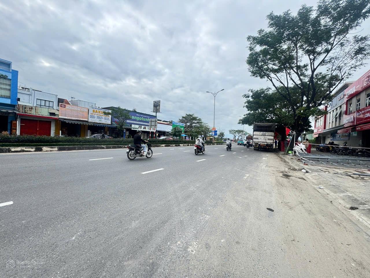 Võ Chí Công - Lô đất vị trí kinh doanh, trục chính. Thích hợp làm Văn phòng, showrom...