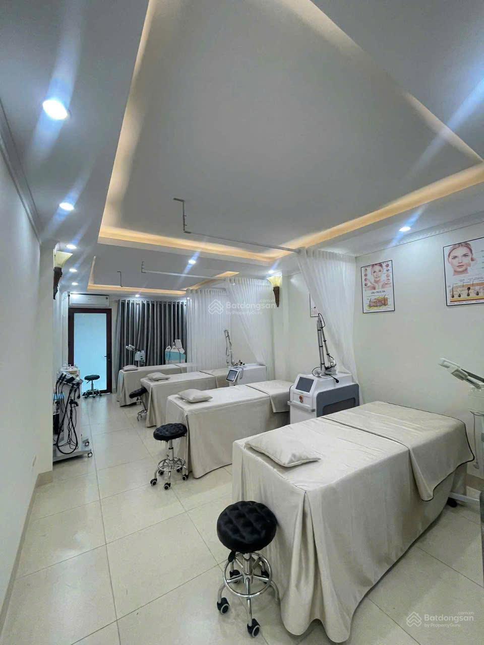 Cho thuê nhà mặt phố Hào Nam - Đống Đa. Diện tích 60m2 với 4 tầng giá thuê 23 triệu