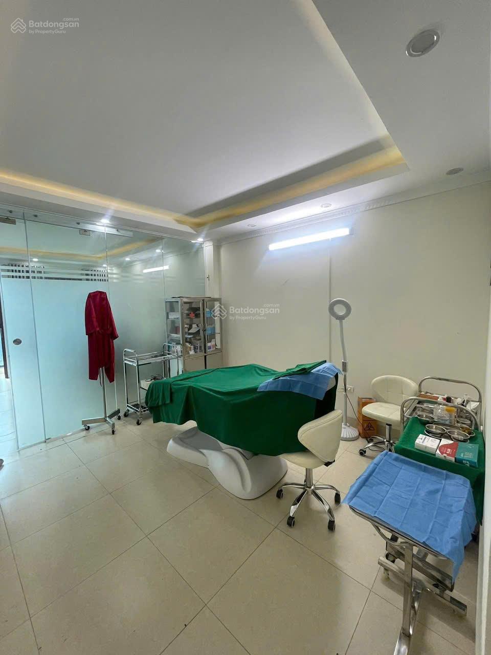 Cho thuê nhà mặt phố Hào Nam - Đống Đa. Diện tích 60m2 với 4 tầng giá thuê 23 triệu