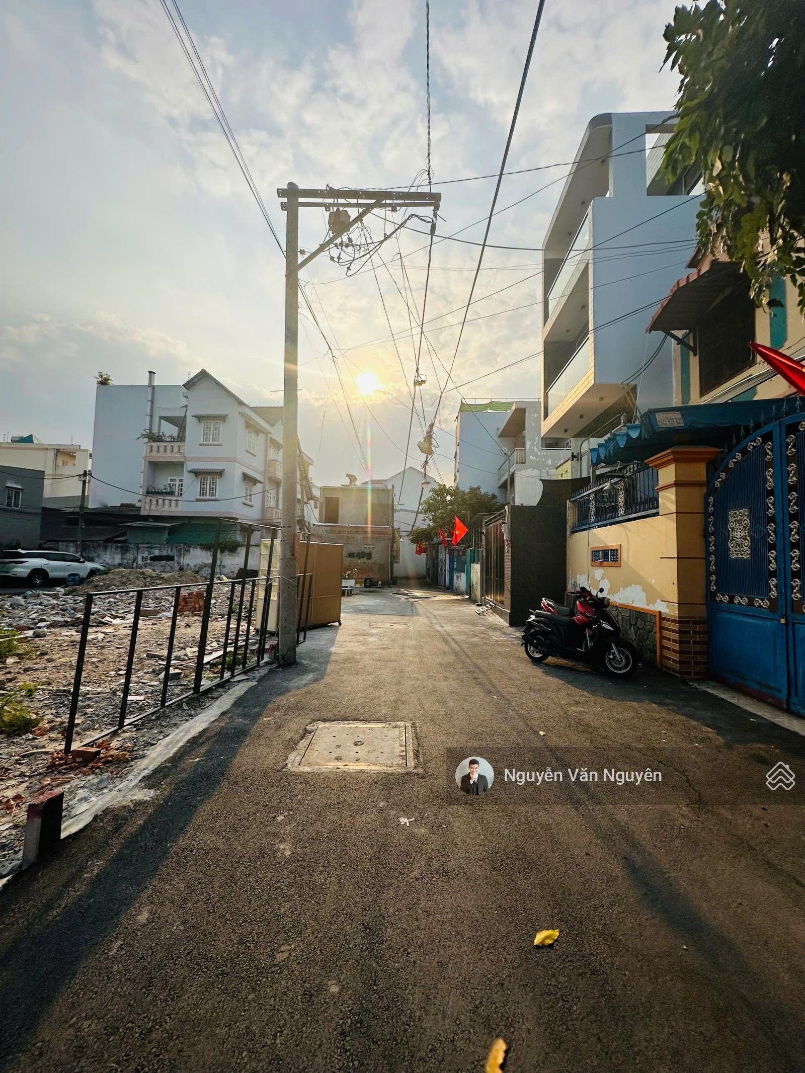 Đầu tư! Nhỉnh 40 tr/m2 HXH Đỗ Xuân Hợp. Xây dựng 4 lầu ST. Cạnh CD Công Thương. Hợp xây CHDV