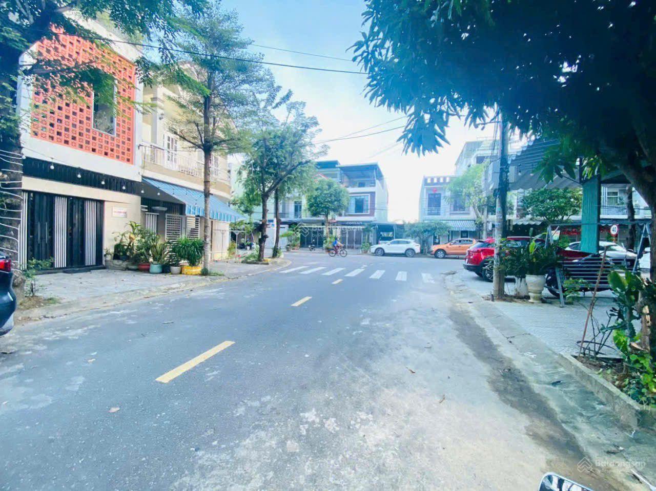 Đất Đường 7m5 Trần Cừ, Thanh Khê.
S= 90m2 ( 5x18) Giá: 6.55 tỷ