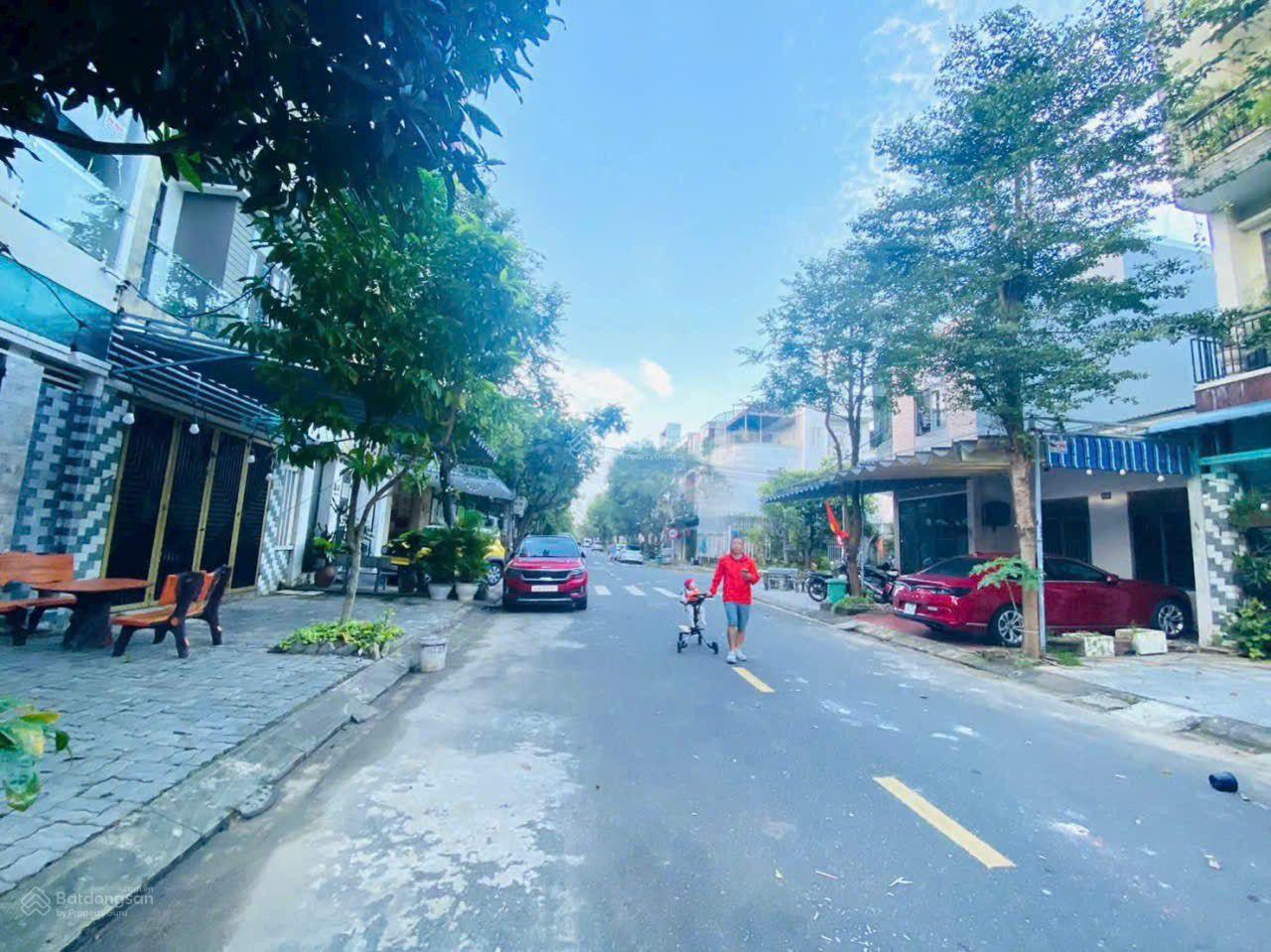 Đất Đường 7m5 Trần Cừ, Thanh Khê.
S= 90m2 ( 5x18) Giá: 6.55 tỷ