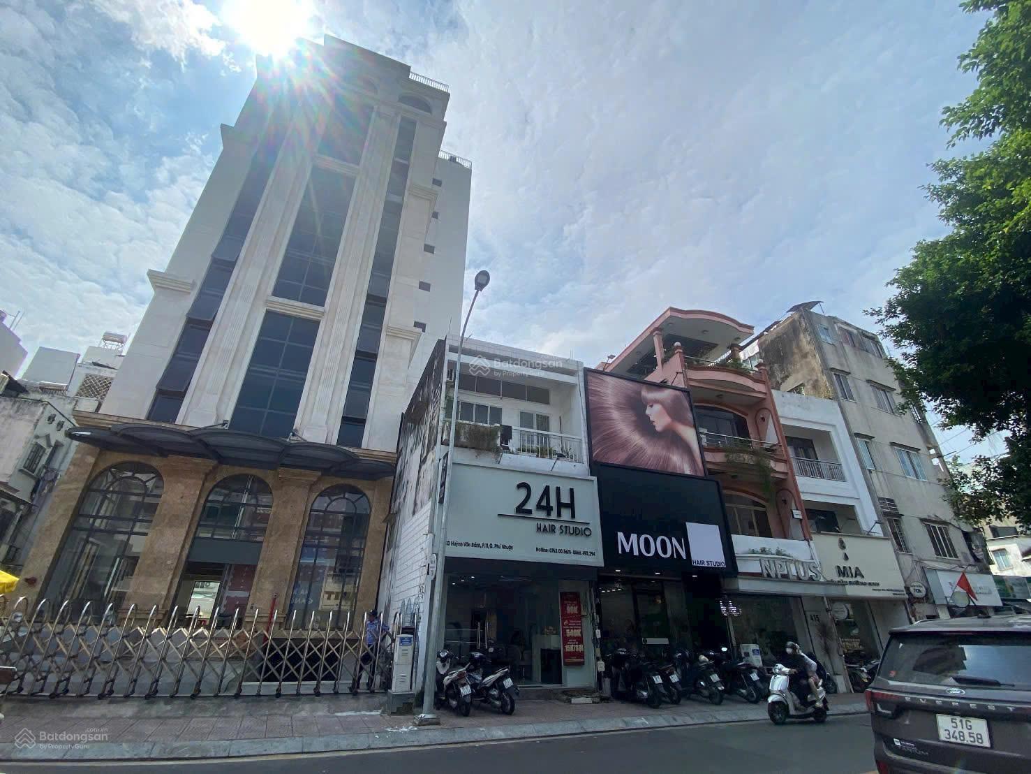 Bán nhà mặt tiền Huỳnh Văn Bánh Phú Nhuận. 9,3 x 13. 3 tầng. HĐT 65 triệu. Giảm còn 45 tỷ TL