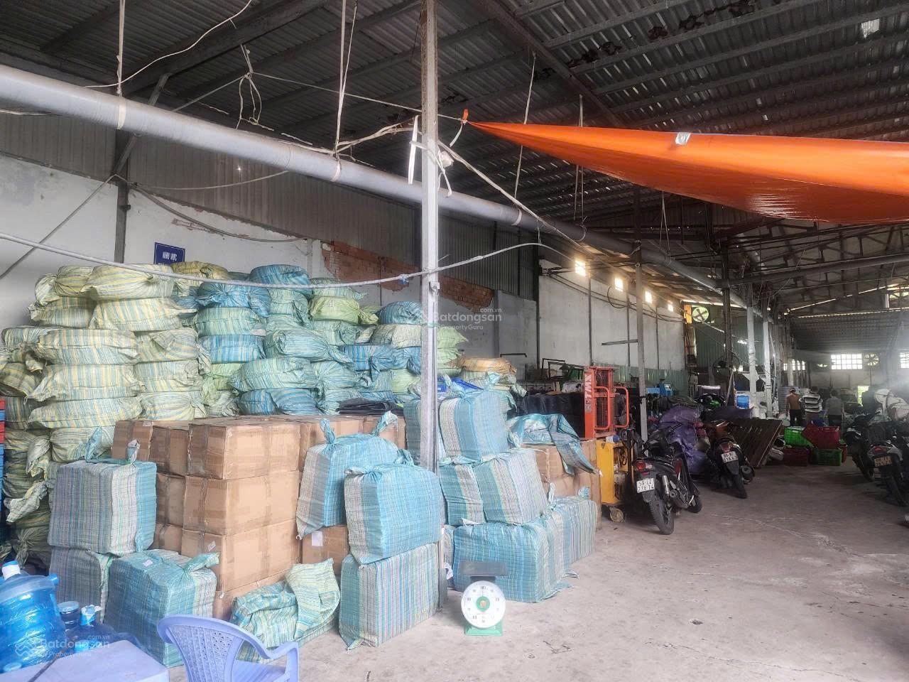 Cho thuê kho xưởng 1.000m2 , Lê Đình Chi , Bình Chánh, giá thuê: 35tr/tháng, điện 3 pha