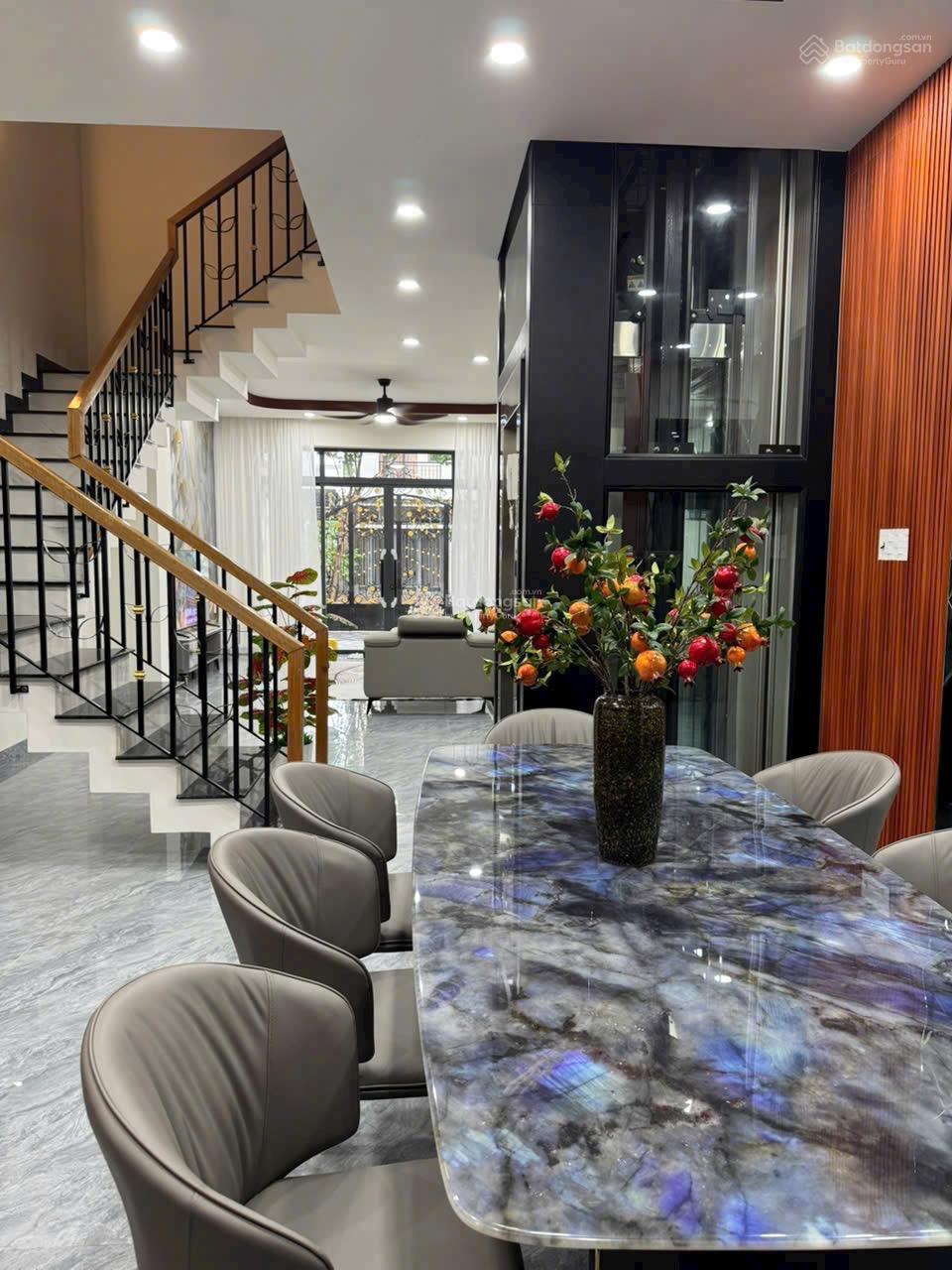 Nhà mới đẹp KDT Lê Hồng Phong 2 dt 100m2 hướng Đông có thang máy nội thất tốt vào ở ngay