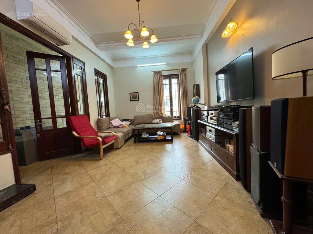 Giá rẻ đầu tư! Chủ cần bán gấp nhà Phân lô ô tô tránh đường Giải Phóng, Vị trí đẹp, 75m2, hơn 22 tỷ