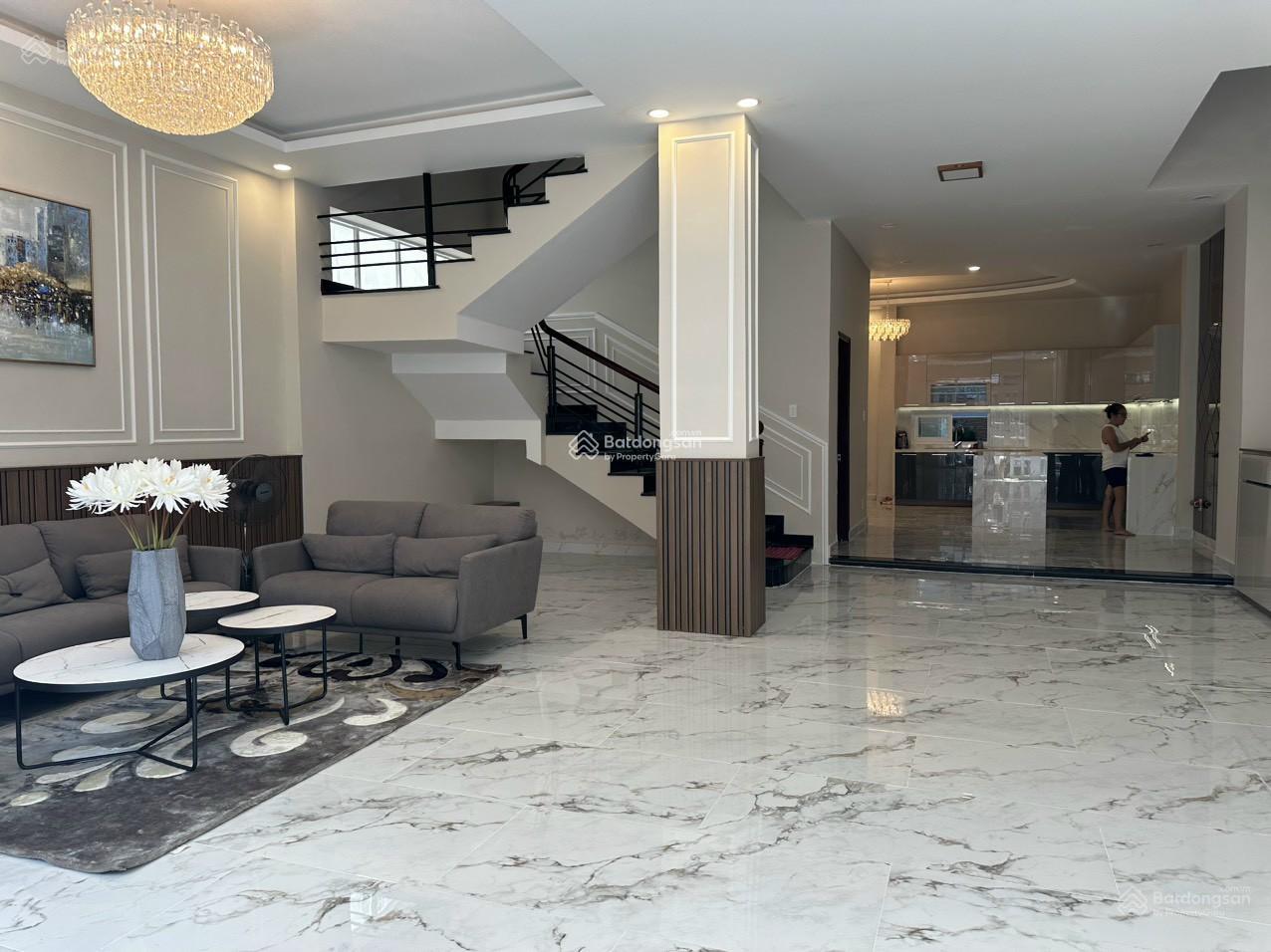 Bán nhà đường Nguyễn Đình Chiểu, Phường 5, Quận 3, Dt: 5,7x14m, 3 tầng, Giá 15,5 tỷ