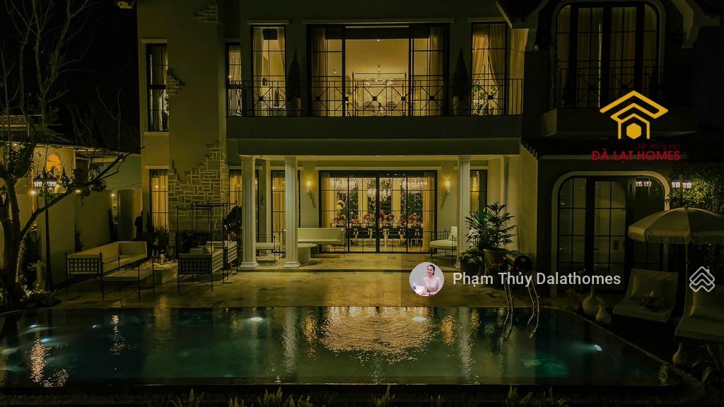 Siêu biệt thự tân cổ điển Châu Âu giữa lòng Đà Lạt, view thung lũng đèn Siêu biệt thự tân cổ điển Châu Âu giữa lòng Đà Lạt, view thung lũng đèn