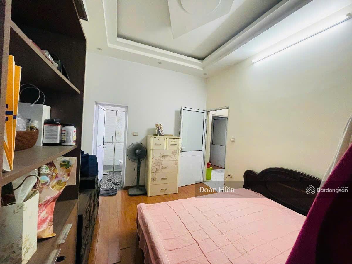 Bán nhà phố Liễu Giai. Ngõ nông, gần phố, 4 chỗ cạnh nhà, KD, KCBT, thoáng sáng, dân trí, 38m2*5T