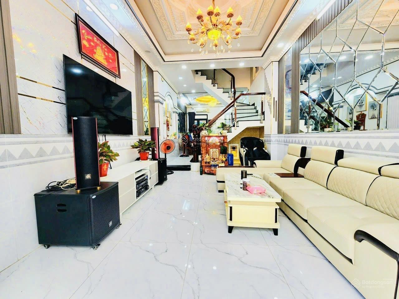 Bán nhà mặt tiền kinh doanh Tam Đảo cư xá Bắc Hải phường 15 quận 10, DT: 4.2x16m, 5 lầu giá 17.7 tỷ