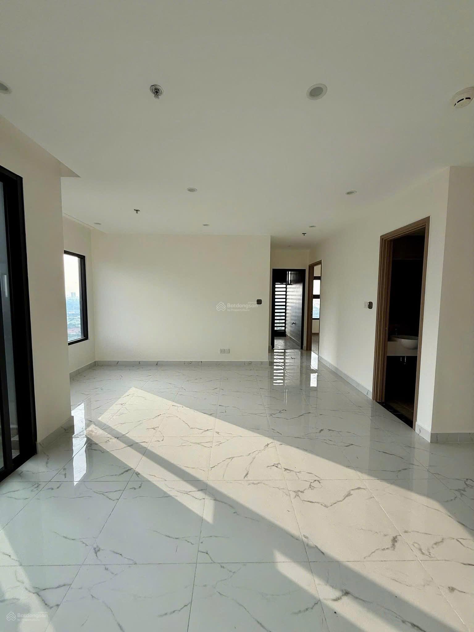 2PN+ BS16 căn 17 hướng Đông Nam, view nội khu, vincom, quảng trường thoáng, giá chỉ 4,1 tỷ bao hết