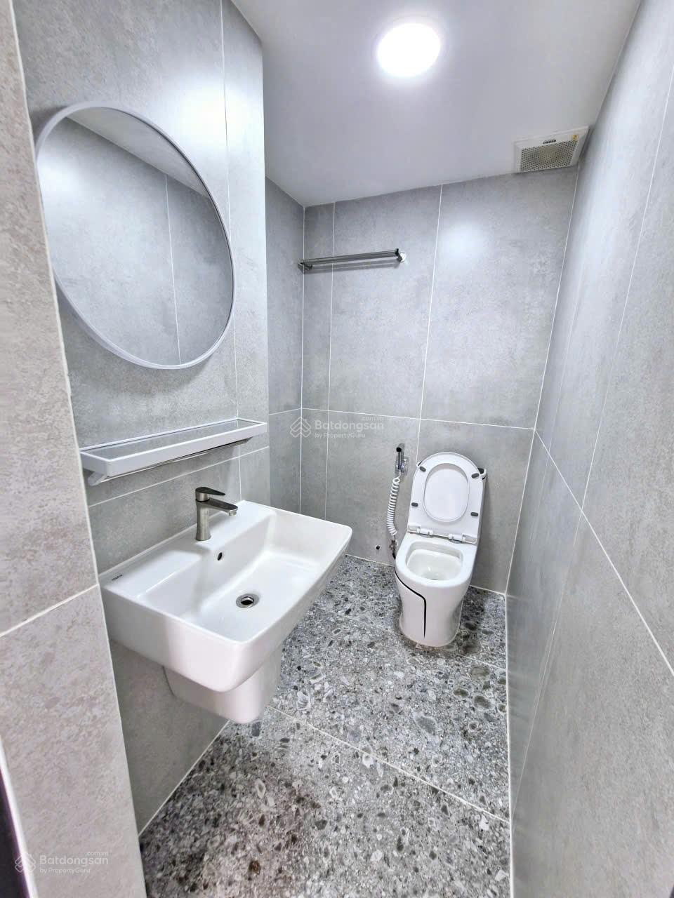 Chung cư 312 Lạc Long Quân quận 11, 2 Phòng Ngủ, 64m2 cần bán gấp