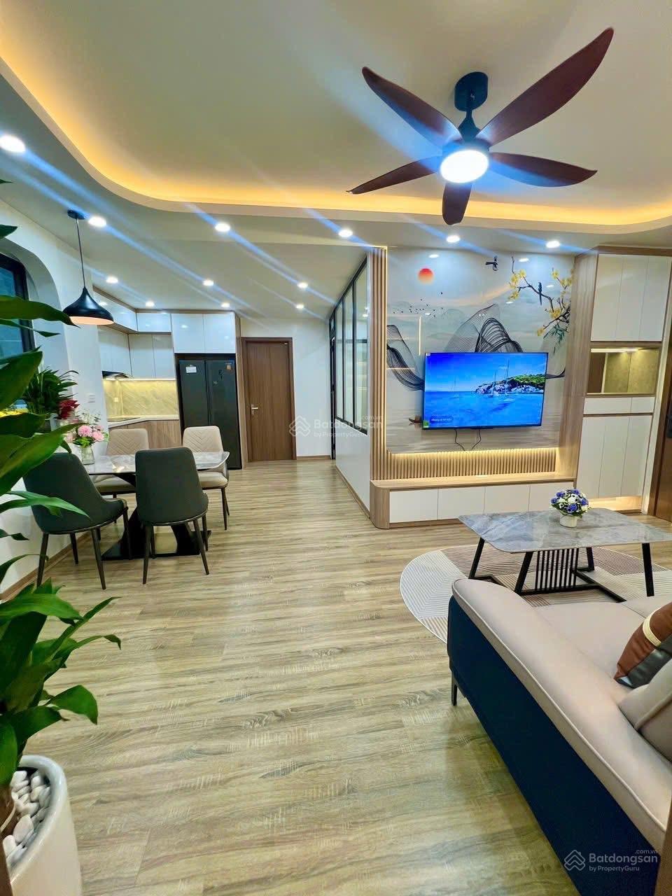 Bán căn hộ chung cư T&T 120 Định Công. Diện tích 72m2: 2pn 2wc. Giá 6,8 tỷ. LH 0983 282 ***