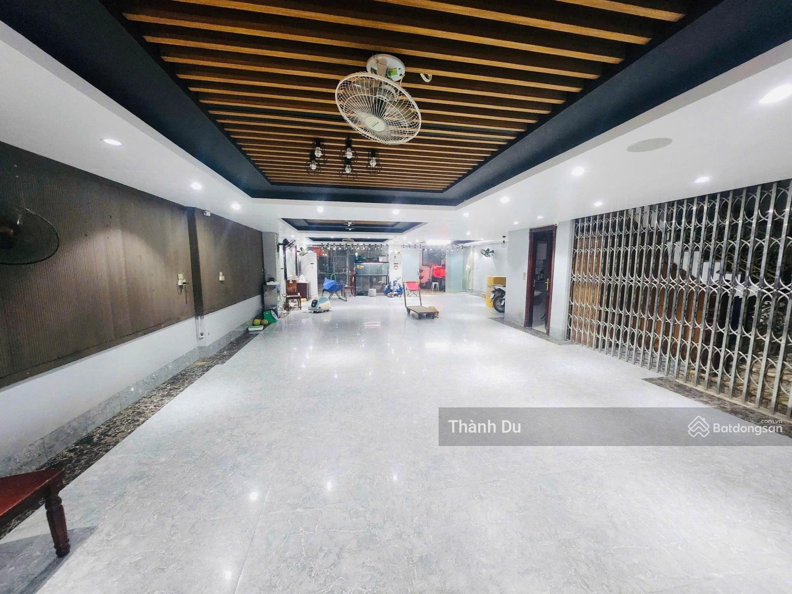 Cho thuê mặt bằng kinh doanh phố Ngọc Lâm mặt phố vỉa hè rộng, 175 m2/sàn giá 60 tr / tháng