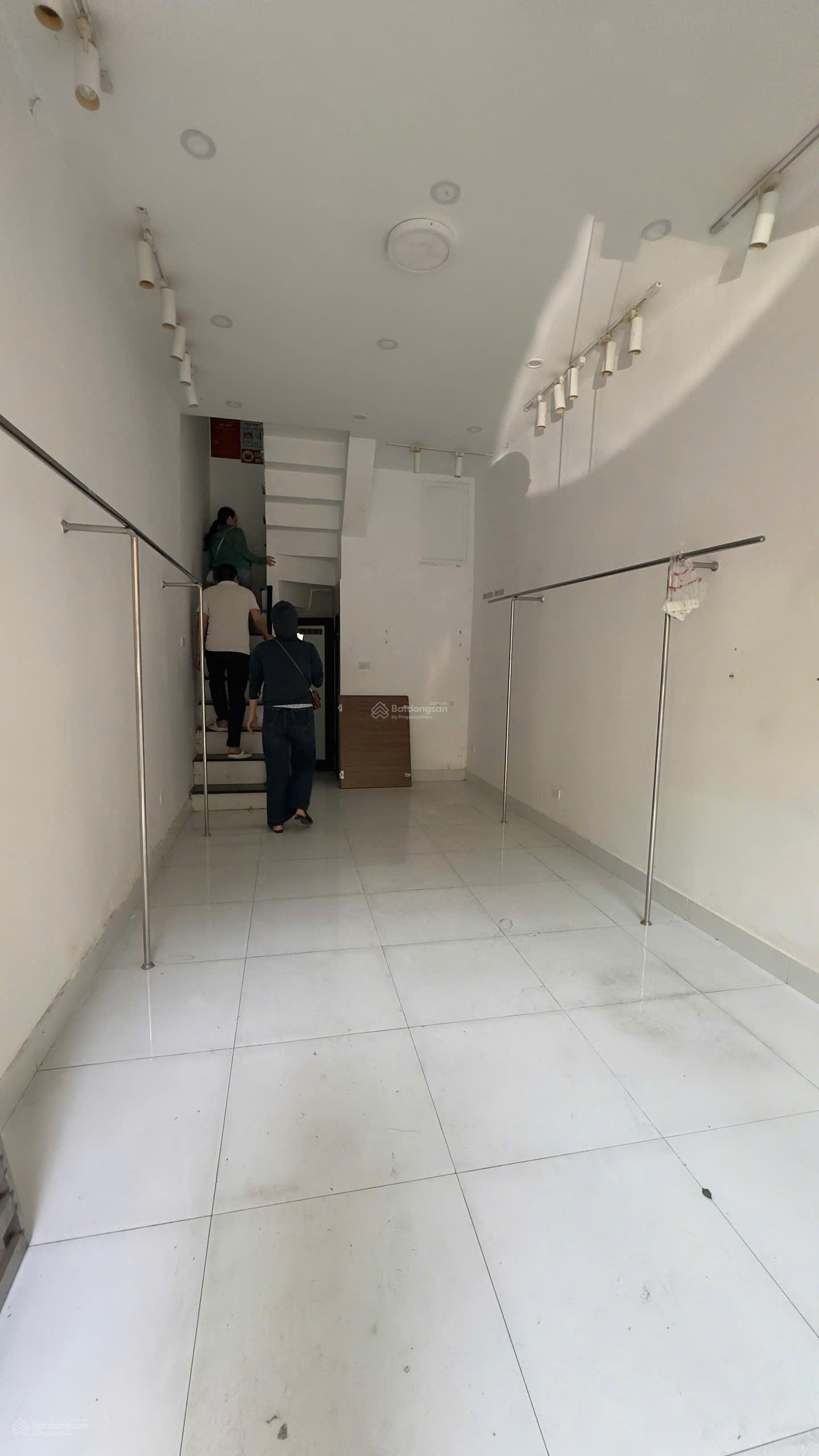 Cho thuê nhà mặt phố Tô Hiến Thành 25m2 x 4 tầng, thông sàn, nhà mới cứng, giá tốt