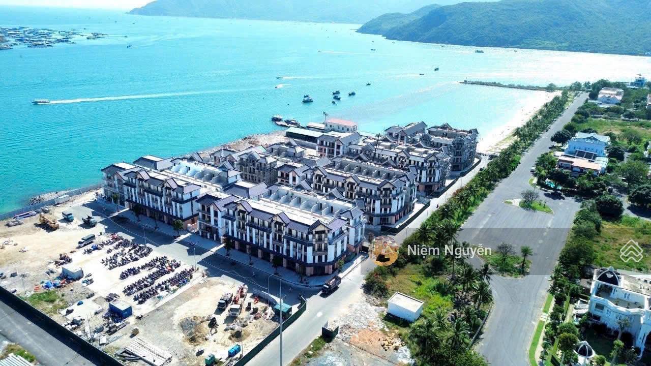 Căn Nhà ngay Mặt tiền Đô Thị Biển Vinhomes Pearl Bay ( Vin Phú quý ) chỉ với 12,5 tỷ / Căn